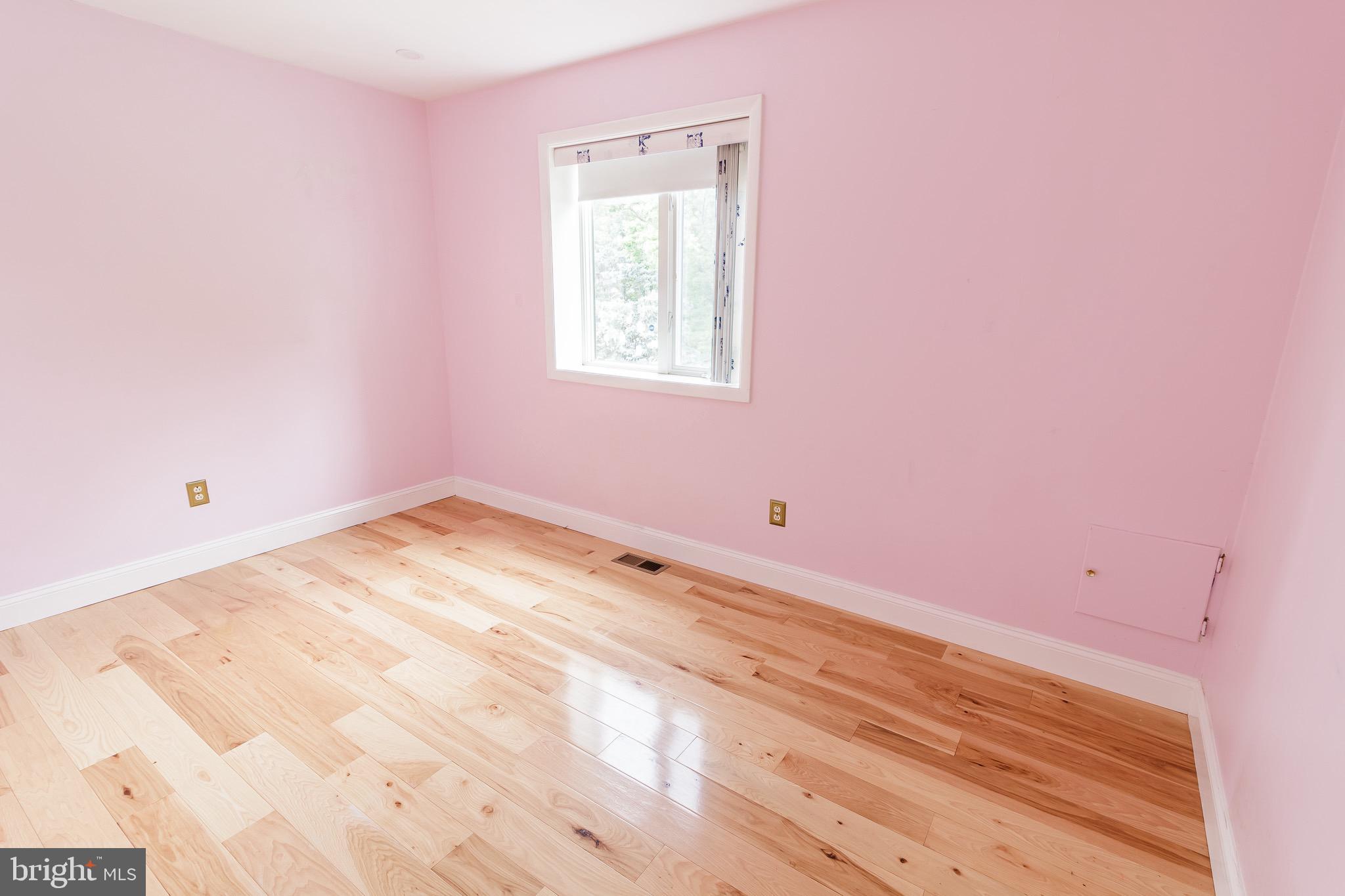 321 Betsy Road Huntingdon Valley, PA 19006 - Photo 22 of 28 Bedroom with laundry chute