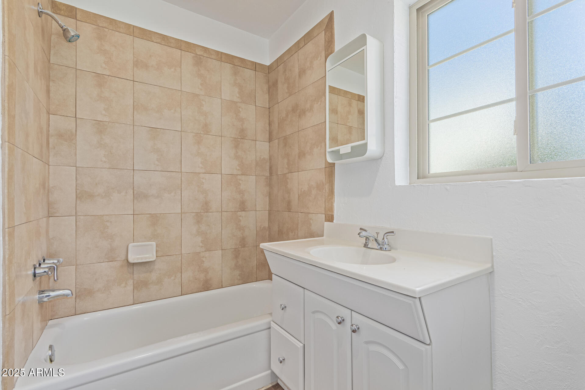 1250 East Bethany Home Road, Unit 4 Phoenix, AZ 85014 - Photo 11 of 29 13-Bethany Homes