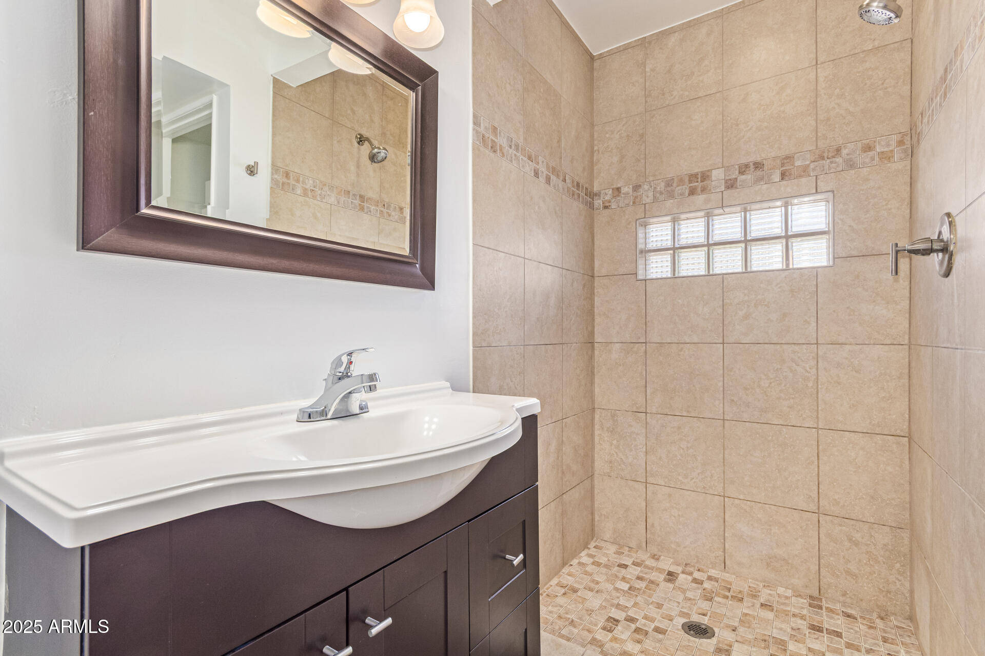 1250 East Bethany Home Road, Unit 4 Phoenix, AZ 85014 - Photo 16 of 29 17-Bethany Homes