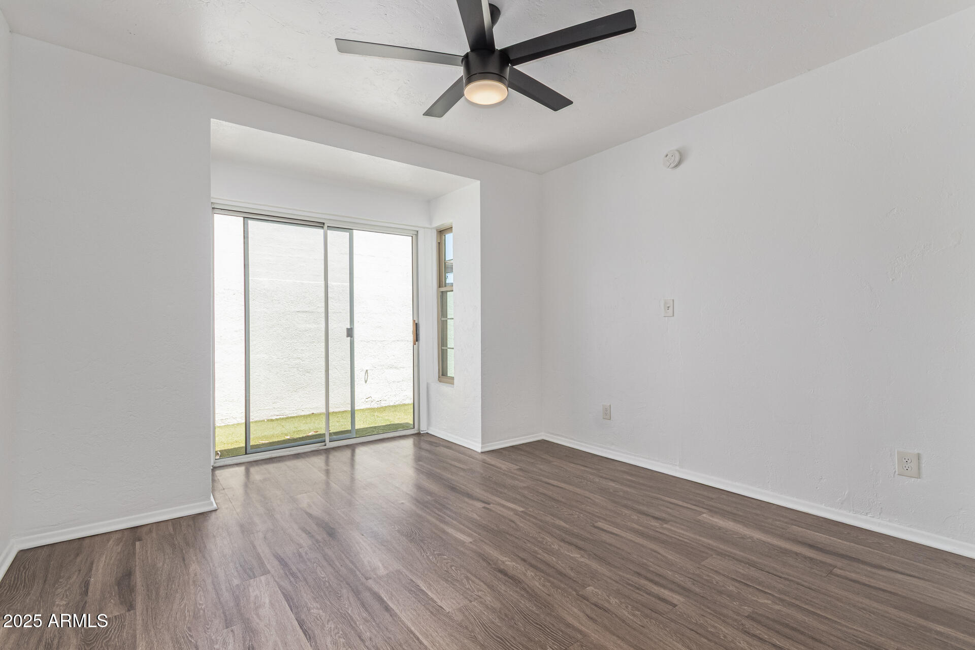 1250 East Bethany Home Road, Unit 4 Phoenix, AZ 85014 - Photo 3 of 29 05-Bethany Homes