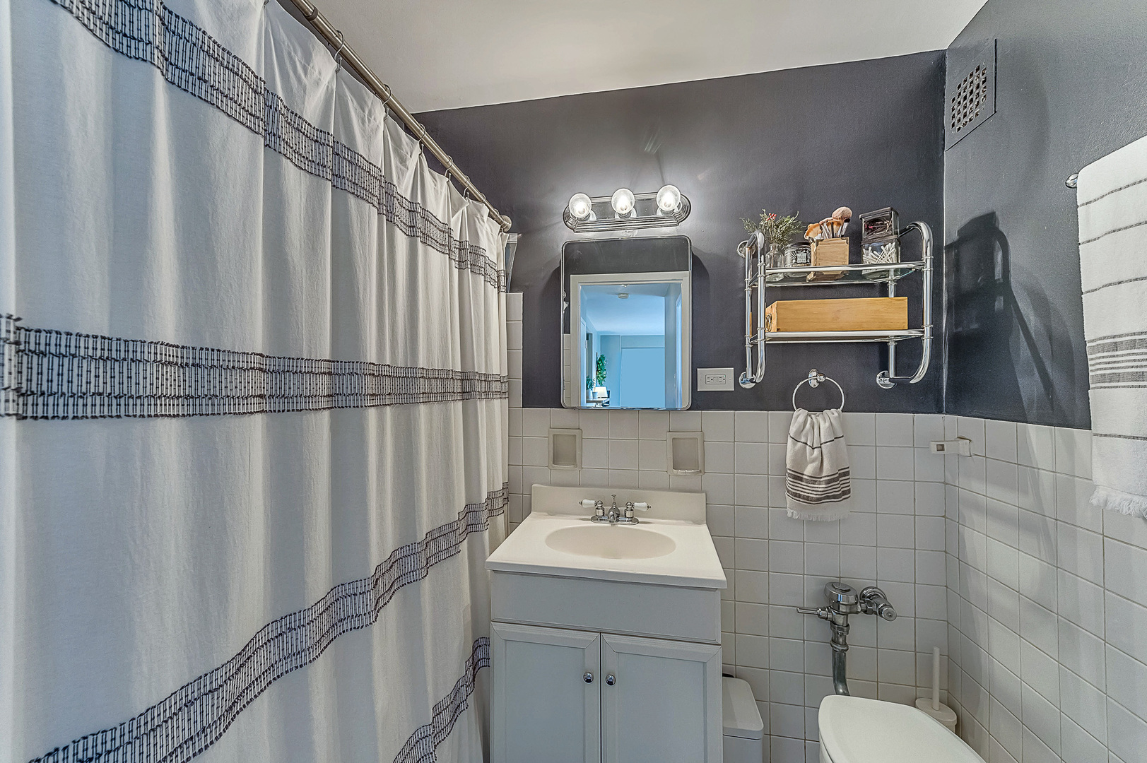 2909 North Sheridan Road, Unit 1012 Chicago, IL 60657 - Photo 13 of 15