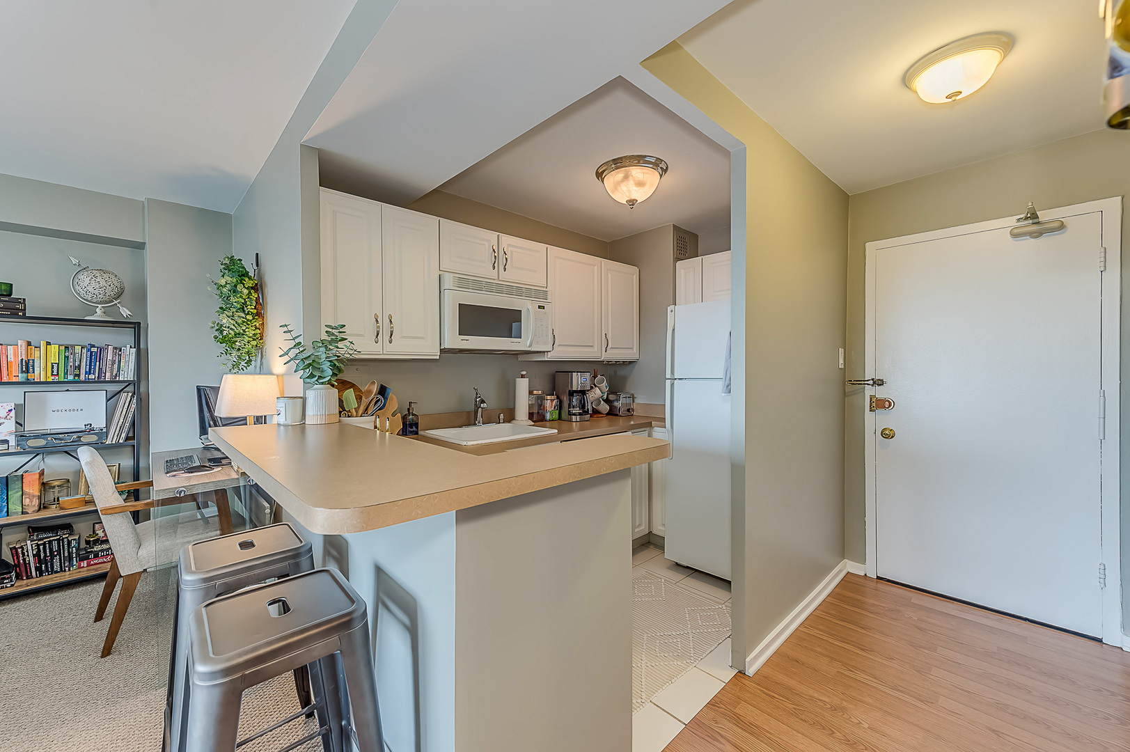 2909 North Sheridan Road, Unit 1012 Chicago, IL 60657 - Photo 6 of 15