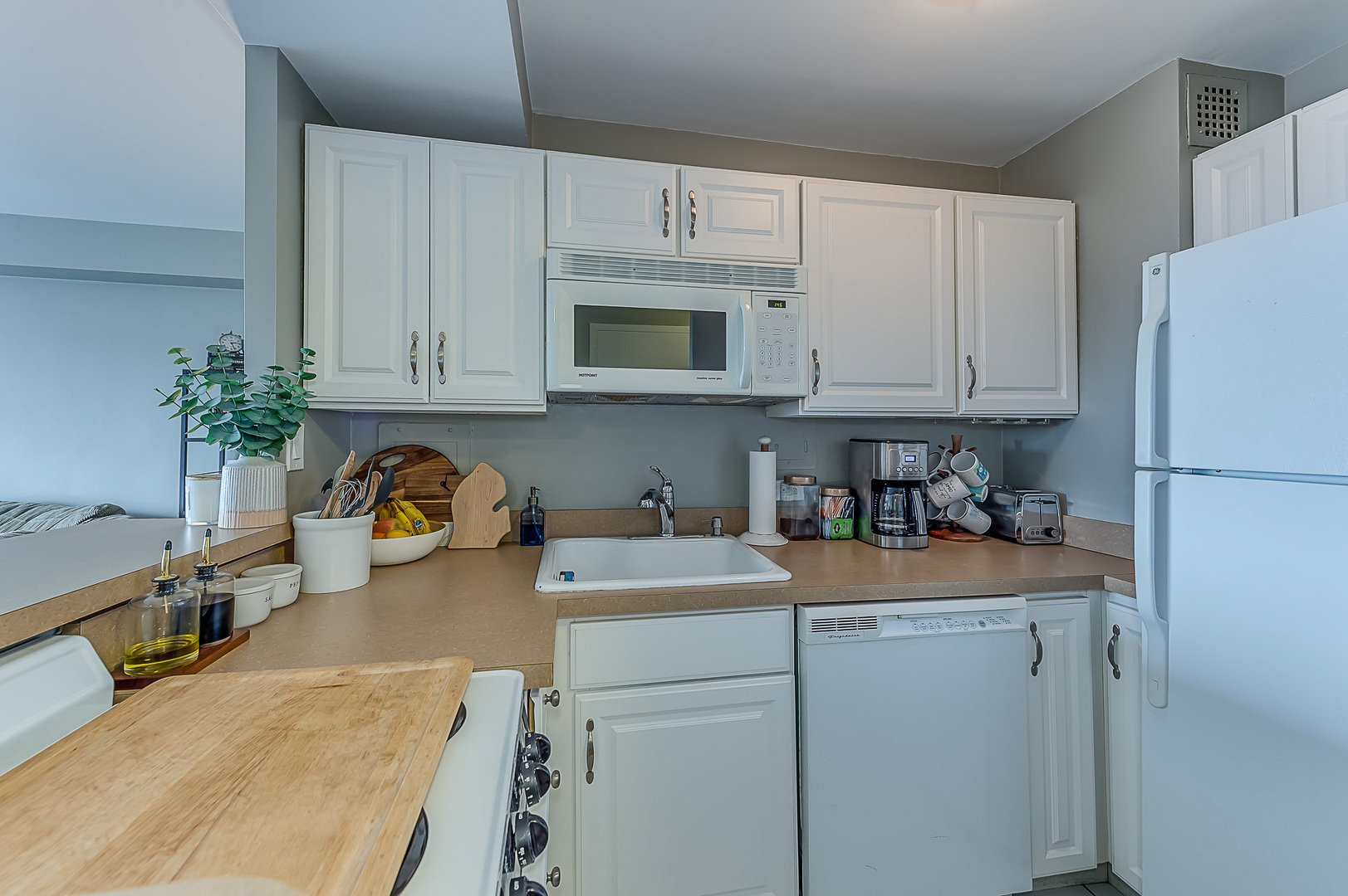 2909 North Sheridan Road, Unit 1012 Chicago, IL 60657 - Photo 7 of 15