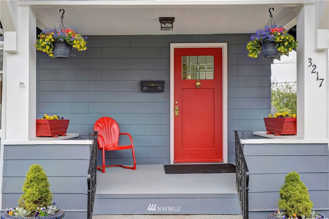 3217 Rockefeller Avenue Everett, WA 98201 - Photo 2 of 22