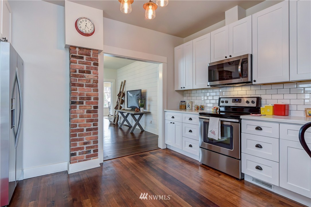 3217 Rockefeller Avenue Everett, WA 98201 - Photo 11 of 22
