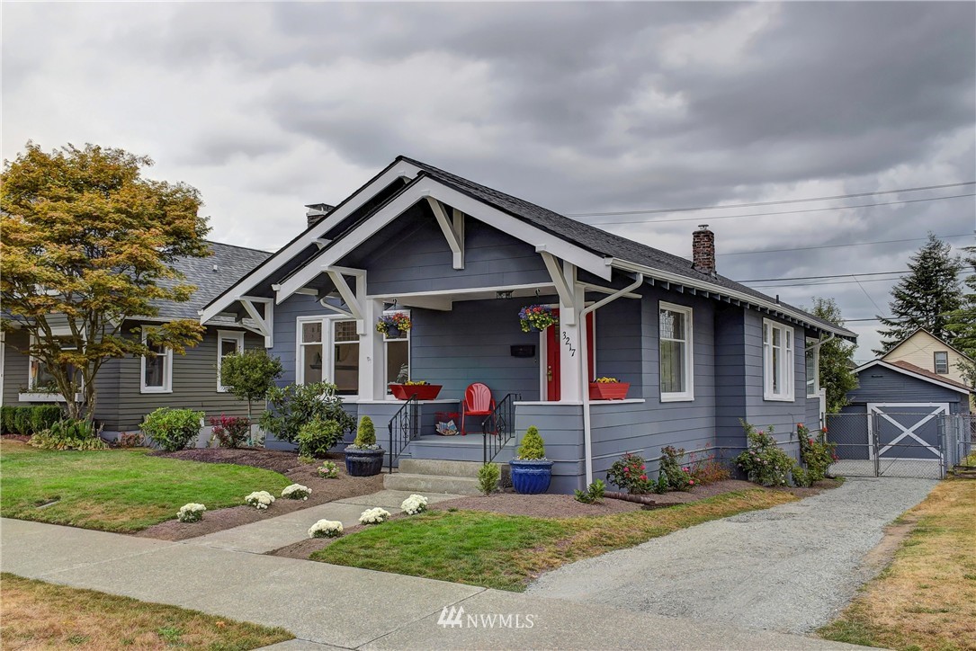 3217 Rockefeller Avenue Everett, WA 98201 - Photo 3 of 22