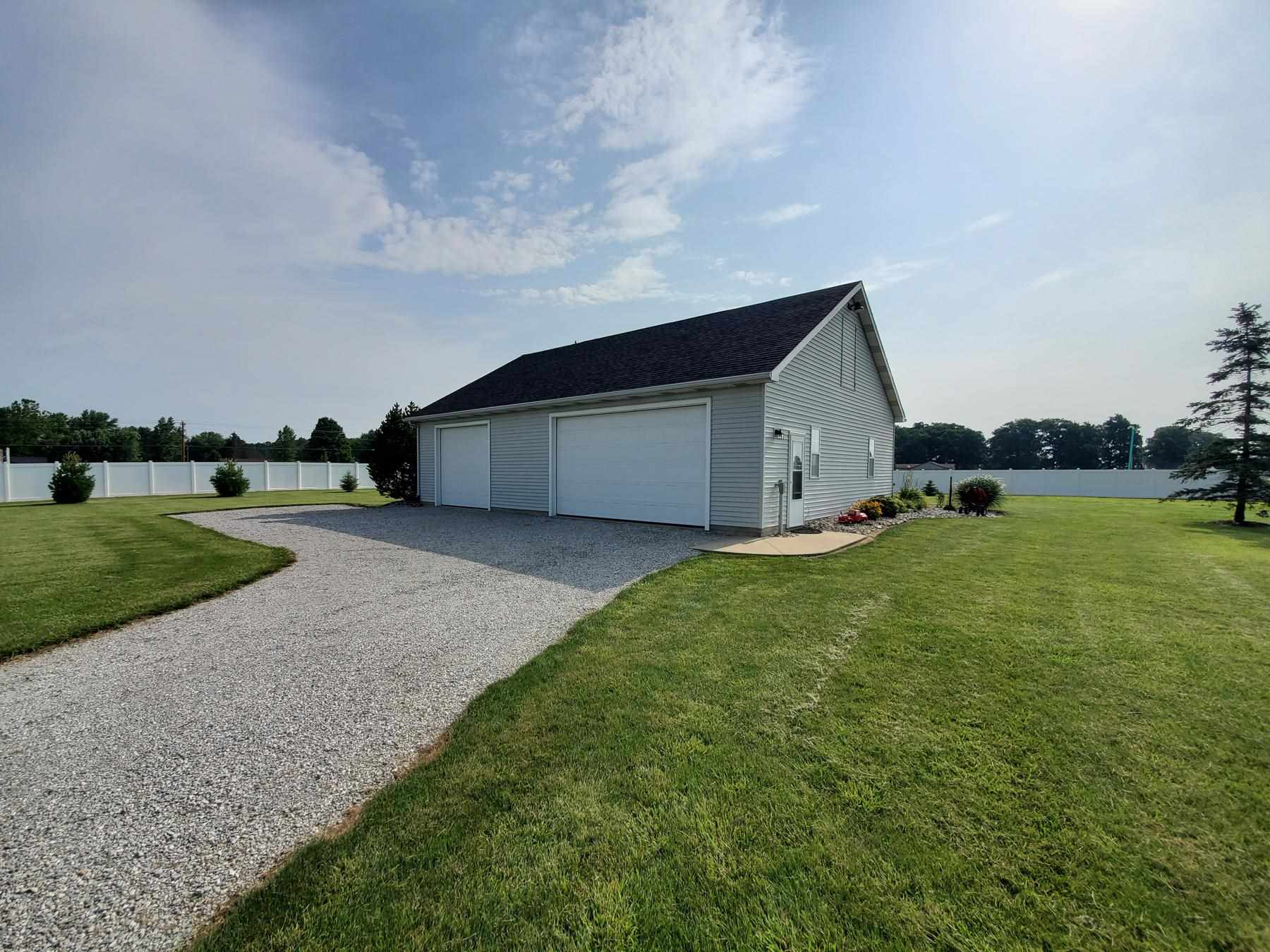 11722 Johnson Road Fort Wayne, IN 46818 - Photo 4 of 36