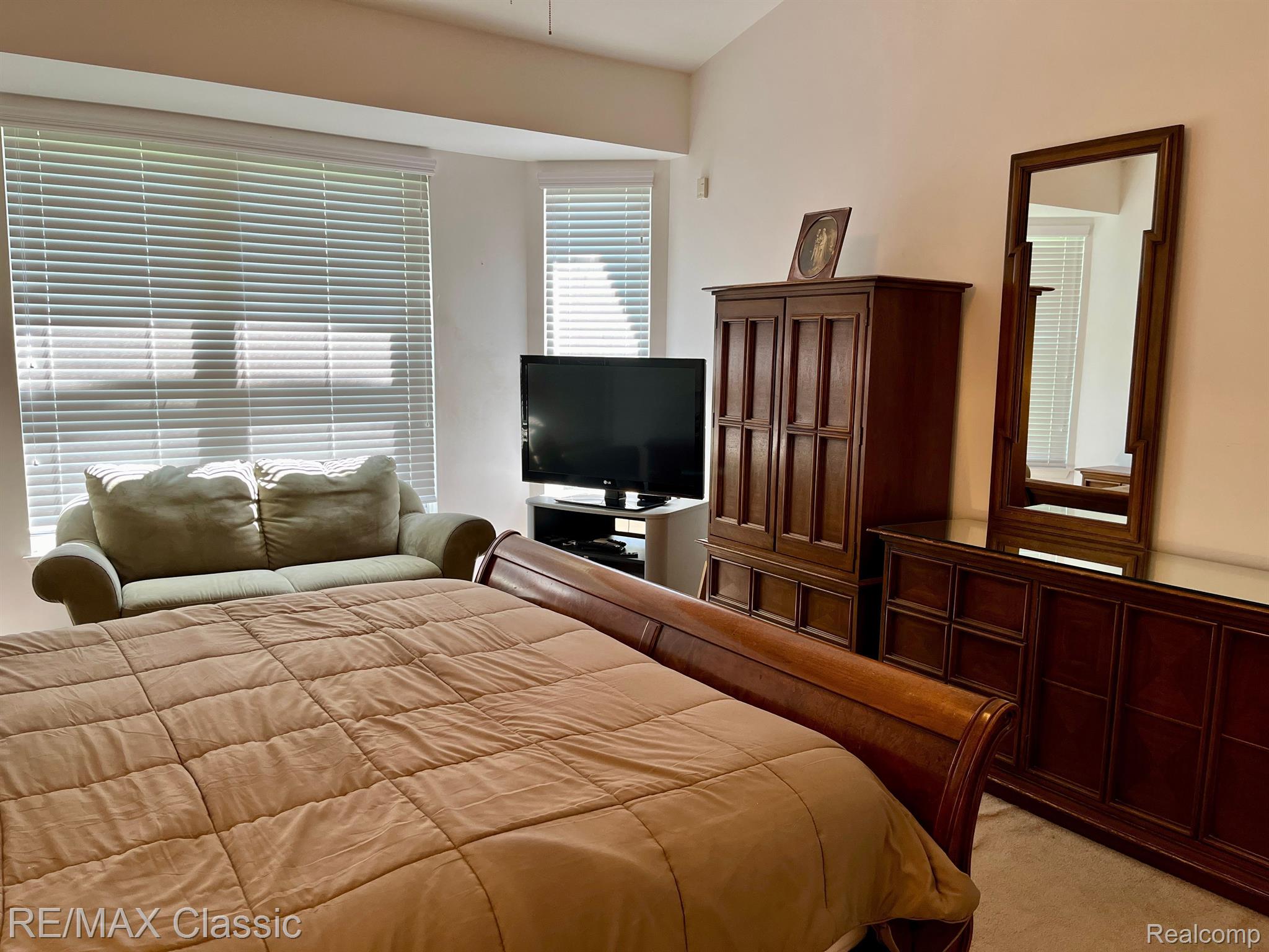 5249 Simpson Lake Road, Unit 70 West Bloomfield, MI 48323 - Photo 12 of 31 Primary Bedroom