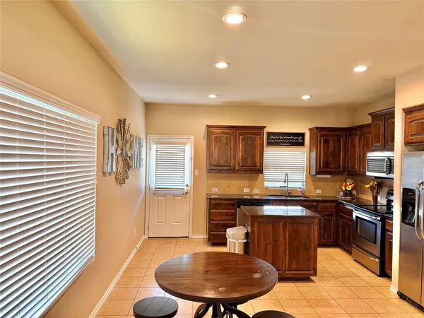 $2,175 | 1068 Meadow Scape Drive, Fort Worth, TX 76028