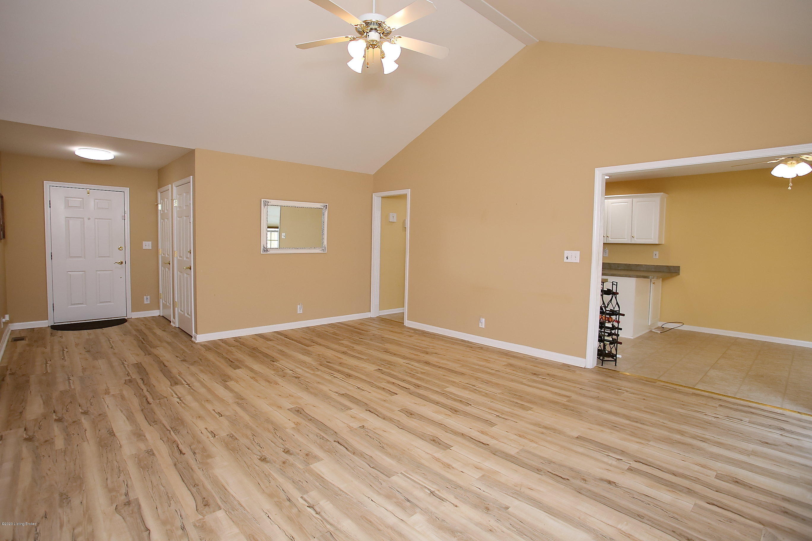 1413 Twin Ridge Road Louisville, KY 40242 - Photo 11 of 42 Great Room