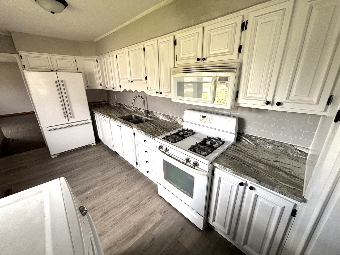 118 Hazard Road Carpentersville, IL 60110 - Photo 4 of 11