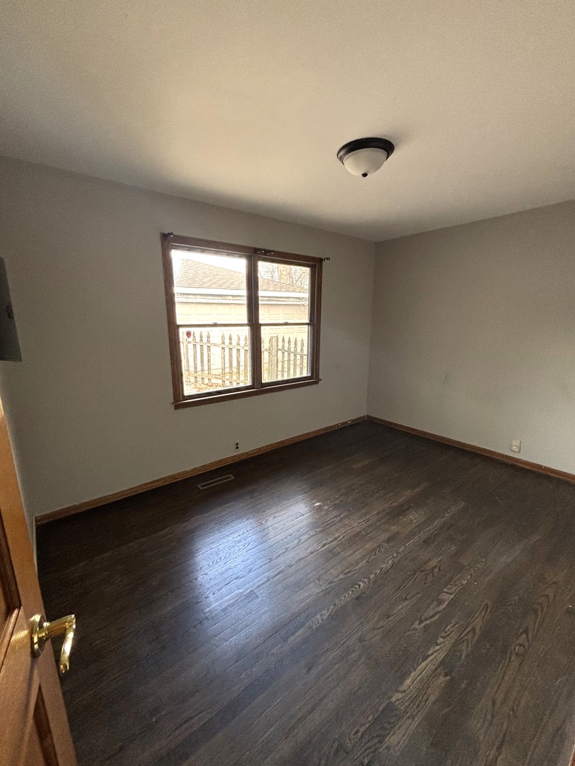 118 Hazard Road Carpentersville, IL 60110 - Photo 6 of 11