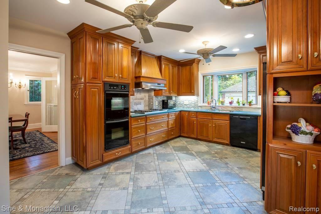 205 Merriweather Road Grosse Pointe Farms, MI 48236 - Photo 8 of 36