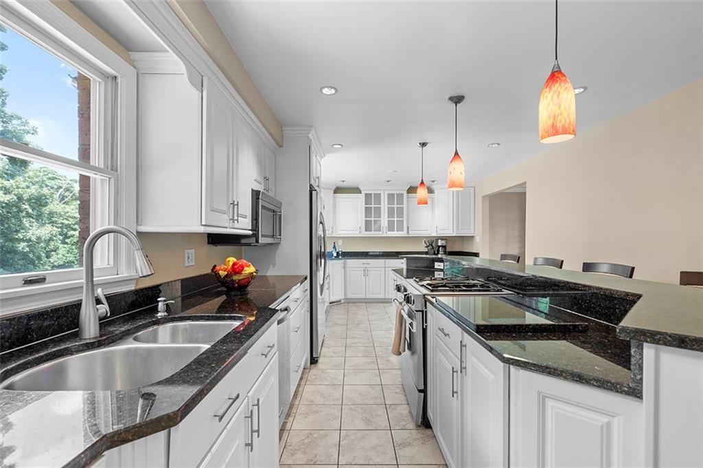 533 Woodland Road Pittsburgh, PA 15237 - Photo 11 of 43 a kitchen that has a sink and a stove