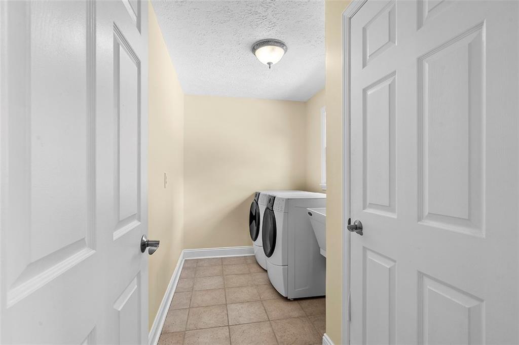 533 Woodland Road Pittsburgh, PA 15237 - Photo 18 of 43 a bathroom with a shower