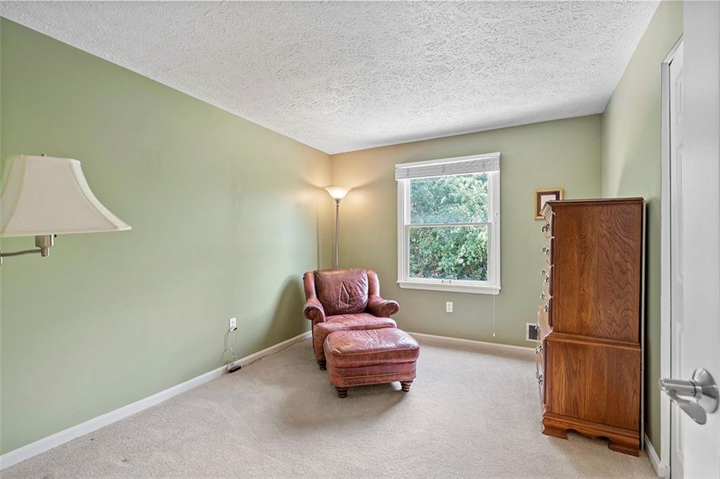 533 Woodland Road Pittsburgh, PA 15237 - Photo 26 of 43 a room with furniture and a window