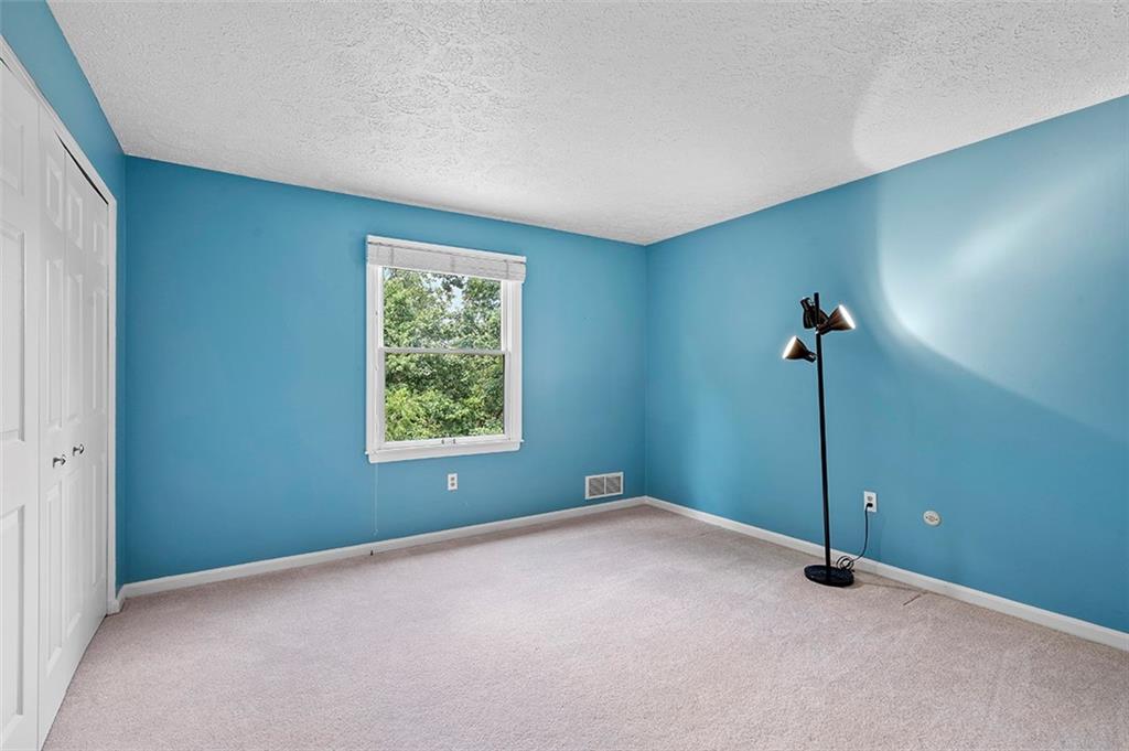 533 Woodland Road Pittsburgh, PA 15237 - Photo 33 of 43 a view of an empty room with a window