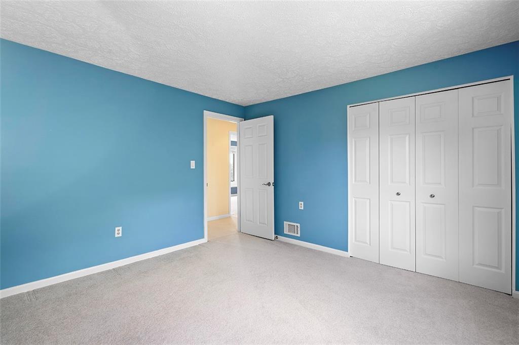 533 Woodland Road Pittsburgh, PA 15237 - Photo 34 of 43 a view of an empty room