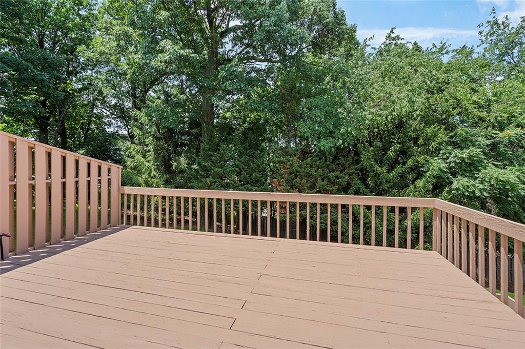 533 Woodland Road Pittsburgh, PA 15237 - Photo 38 of 43 a balcony with wooden floor