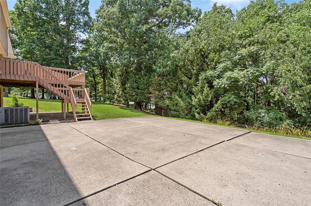 533 Woodland Road Pittsburgh, PA 15237 - Photo 39 of 43 a view of a house with a street