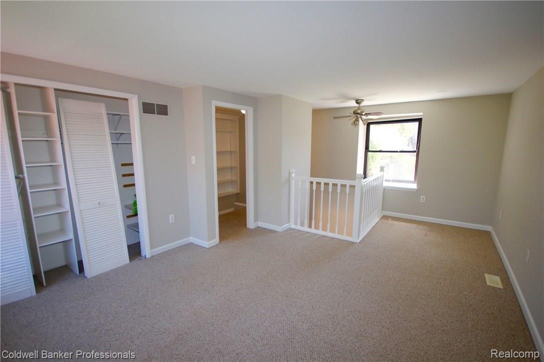 5015 North Crooks Road, Unit 25 Royal Oak, MI 48073 - Photo 12 of 29 IMG_9292.jpg