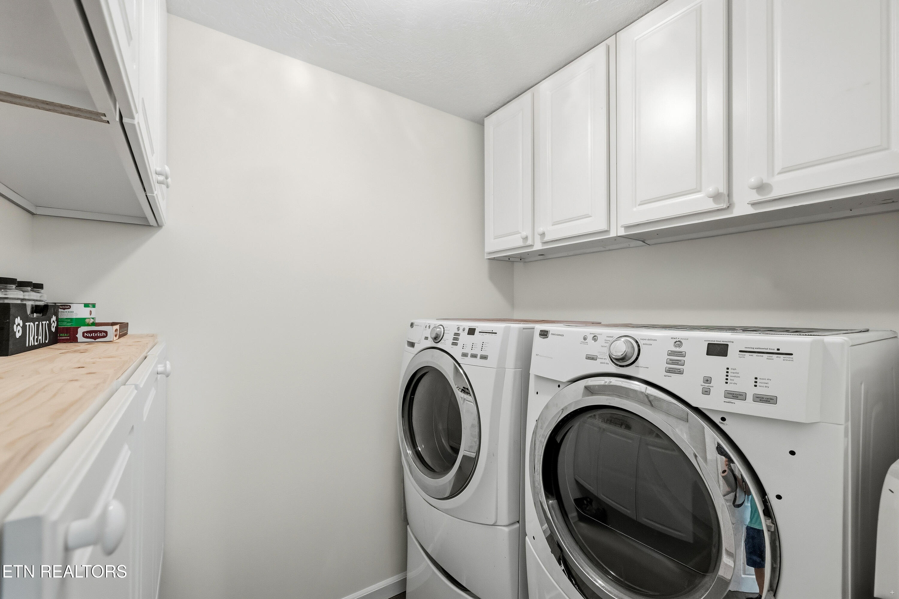 6835 Rambling Brooks Lane Knoxville, TN 37918 - Photo 15 of 35 Laundry Off Kitchen