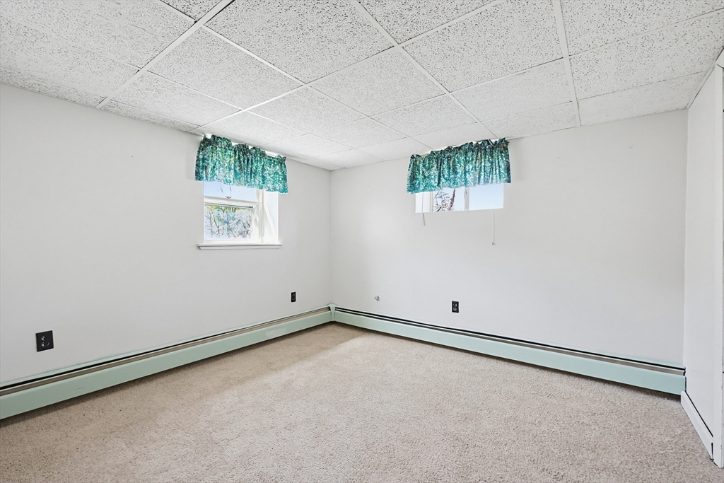 61 Ruth Avenue Dracut, MA 01826 - Photo 38 of 41