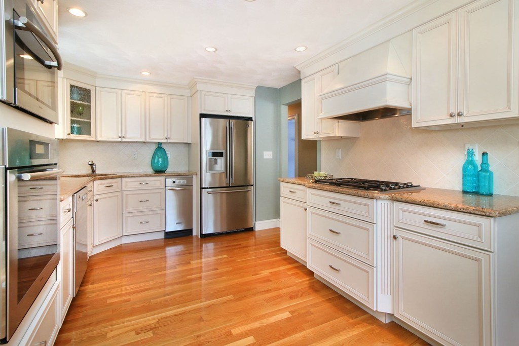 13 William Road Billerica, MA 01821 - Photo 3 of 30 Gallery Image 3