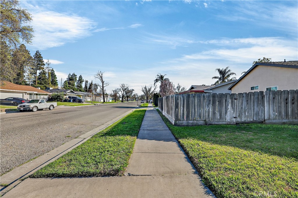 892 Amador Court Merced, CA 95340 - Photo 3 of 55