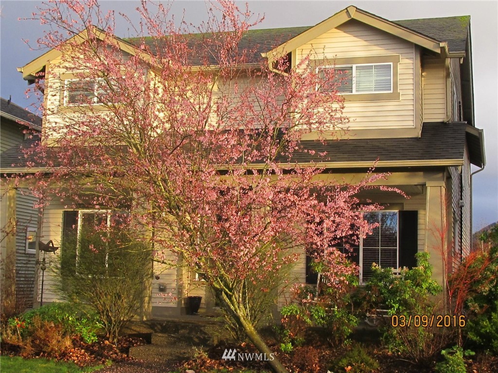 35101 Southeast Ridge Street Snoqualmie, WA 98065 - Photo 1 of 1 a front view of a house