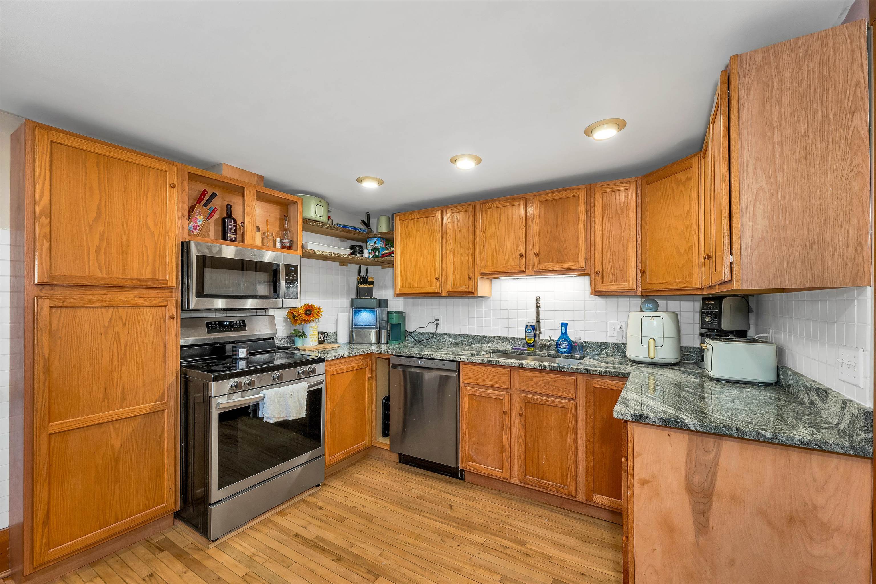 37 Water Street Lebanon, NH 03766 - Photo 5 of 33