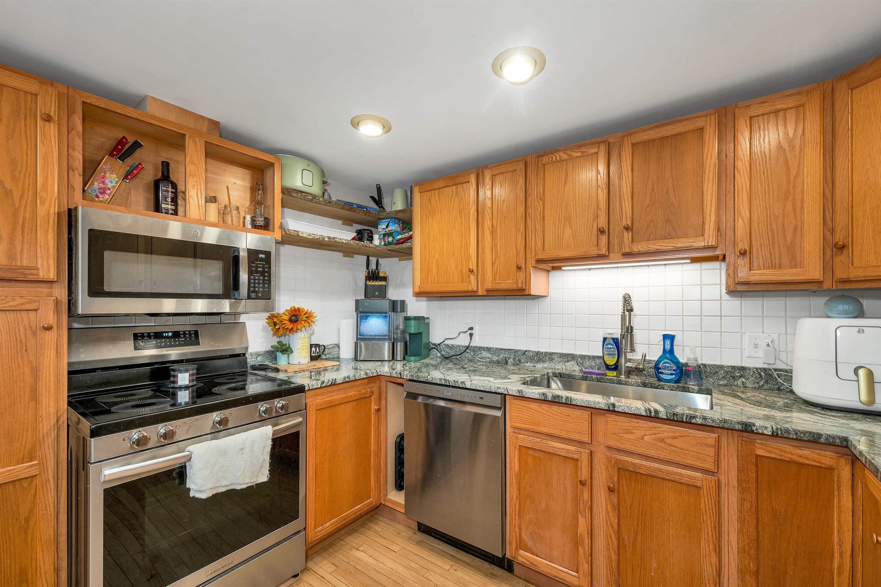 37 Water Street Lebanon, NH 03766 - Photo 6 of 33