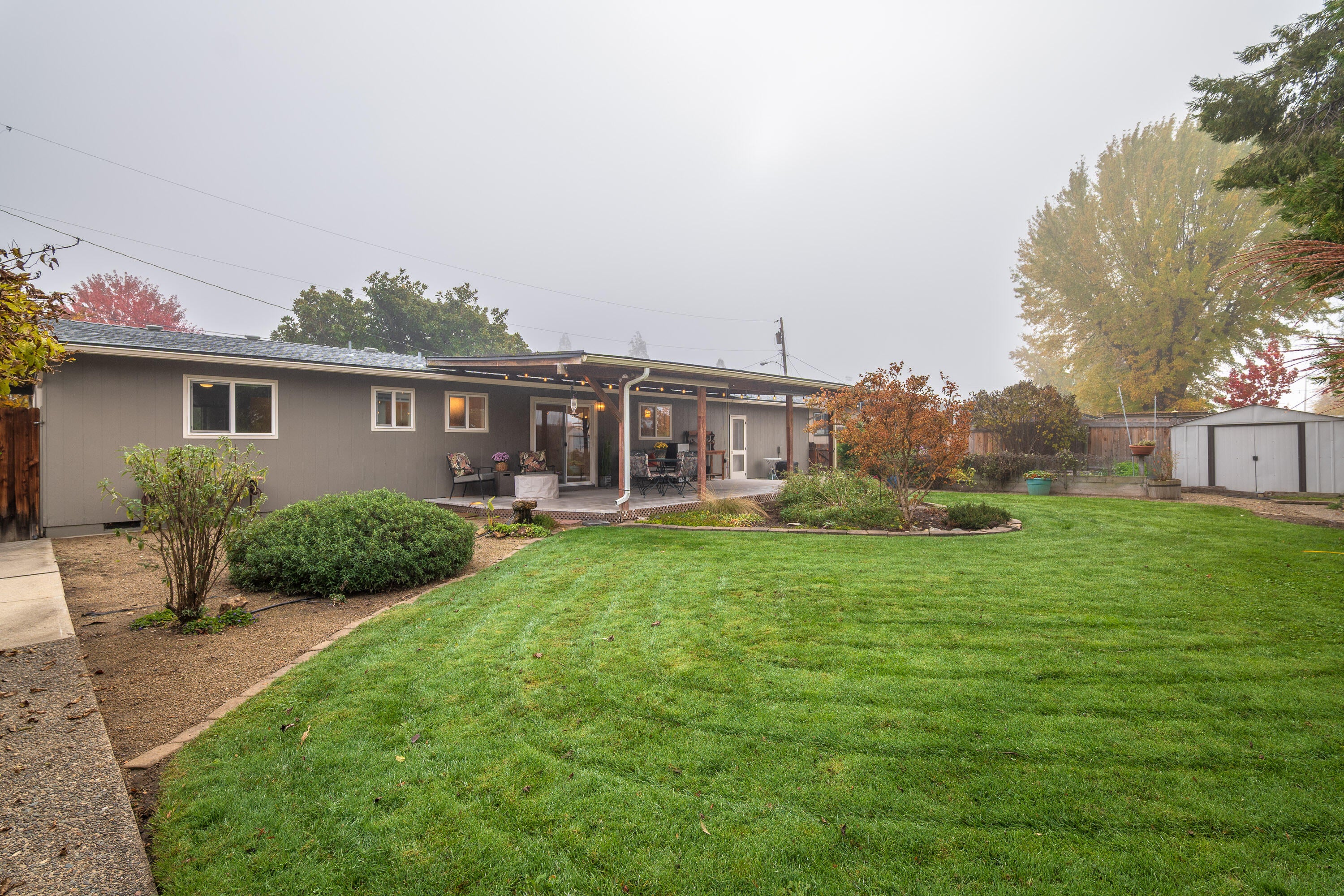 905 Comet Way Central Point, OR 97502 - Photo 29 of 33 29