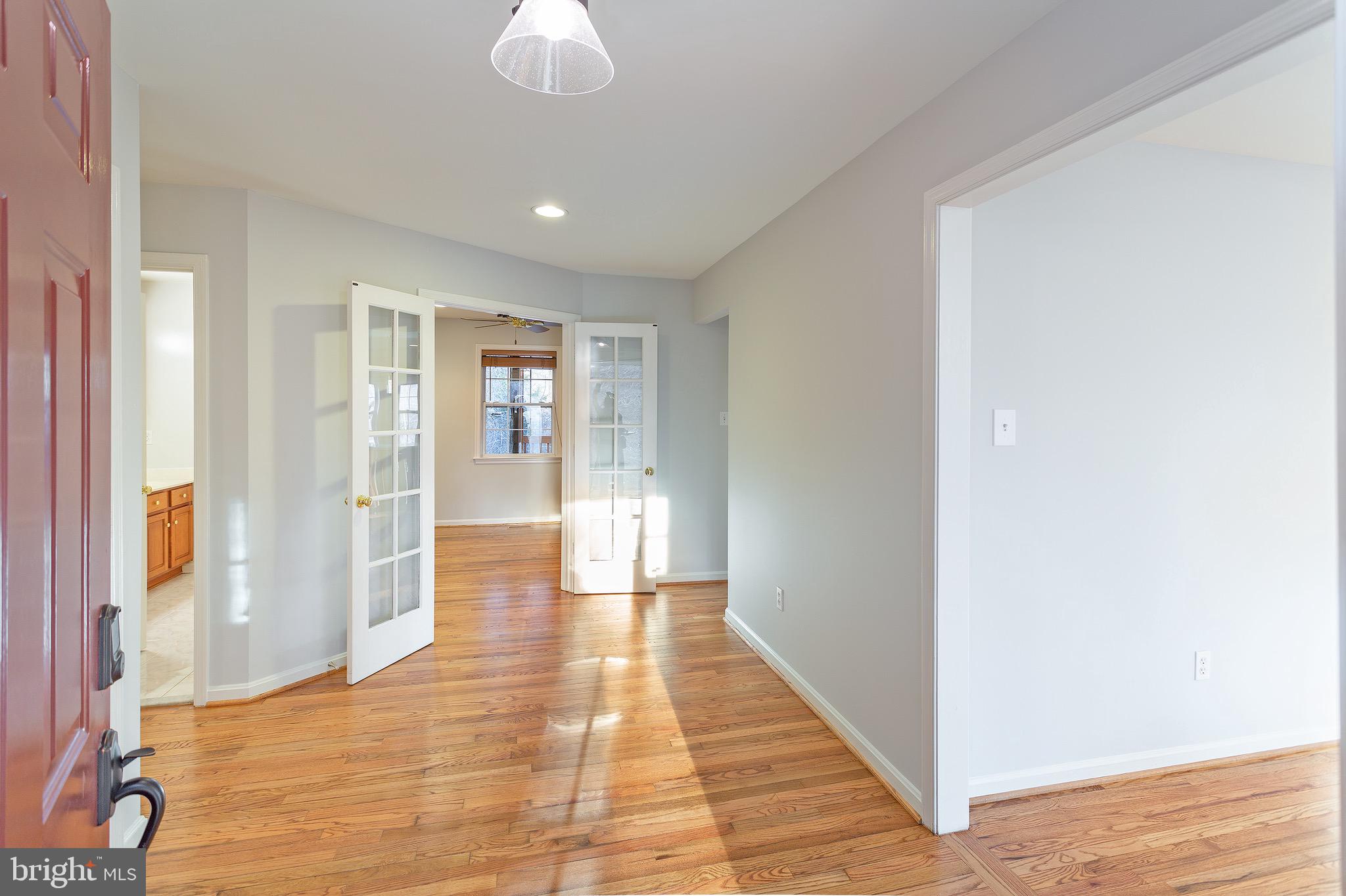 6877 Walnut Heights Drive Warrenton, VA 20186 - Photo 2 of 50