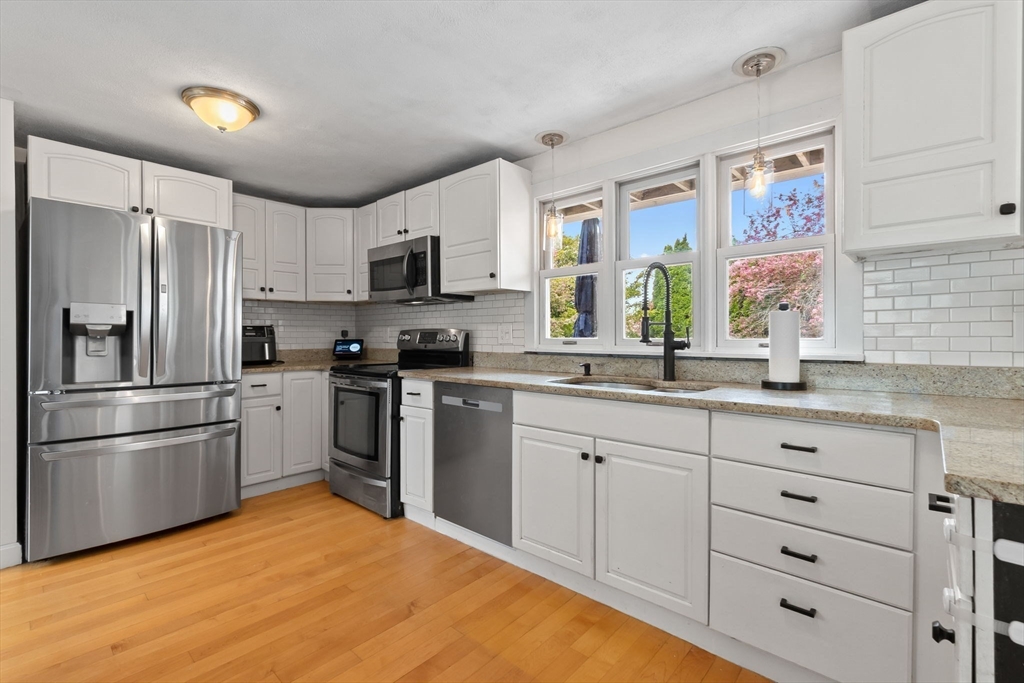17 Stafford Road Danvers, MA 01923 - Photo 7 of 42