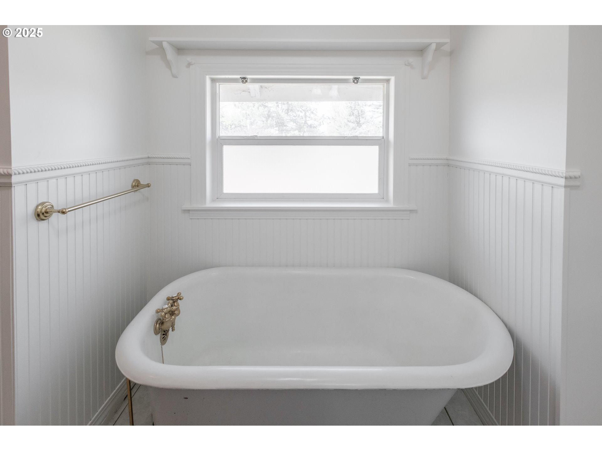 38588 Goar Road Scio, OR 97374 - Photo 21 of 48 a white bath tub sitting in a bathroom