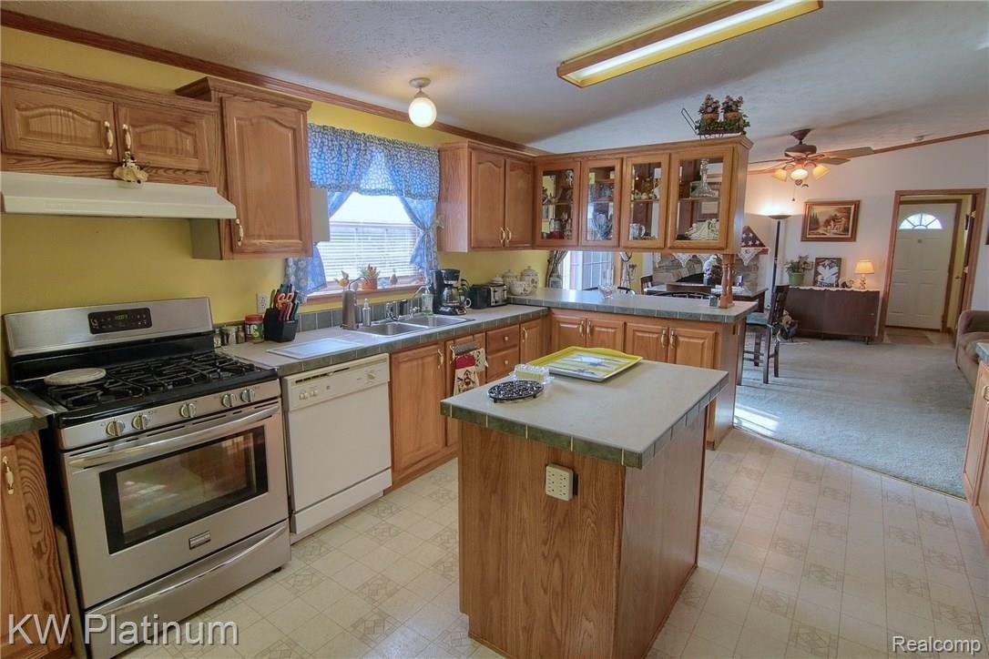 5860 Greenwood Road Avoca, MI 48006 - Photo 9 of 32 Kitchen_3rd_View.jpg