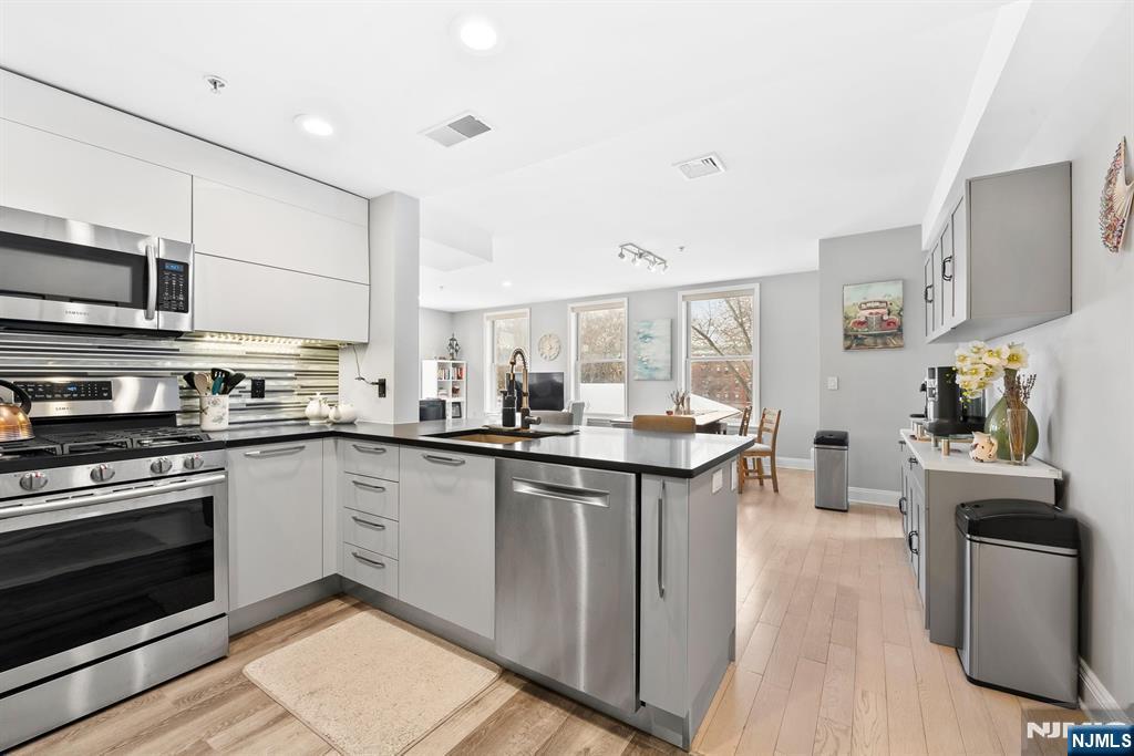 402 9th Street, Unit 4A Hoboken, NJ 07030 - Photo 11 of 24