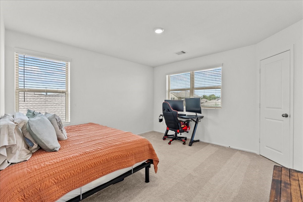 14410 Boyton Holw Trace Rosharon, TX 77583 - Photo 27 of 35 Plenty of windows with front yard + side yard views - great lighting!