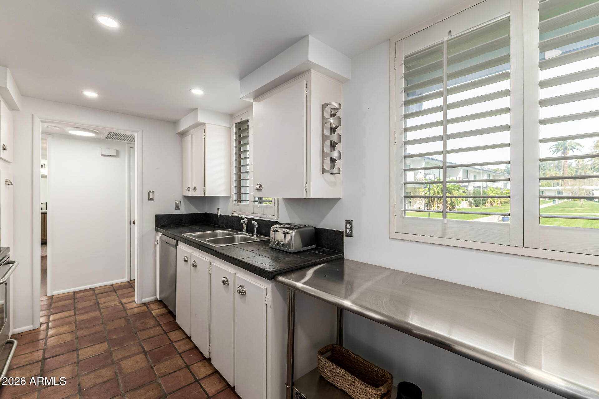 3242 East Camelback Road, Unit 102 Phoenix, AZ 85018 - Photo 12 of 24 12 - Camelback