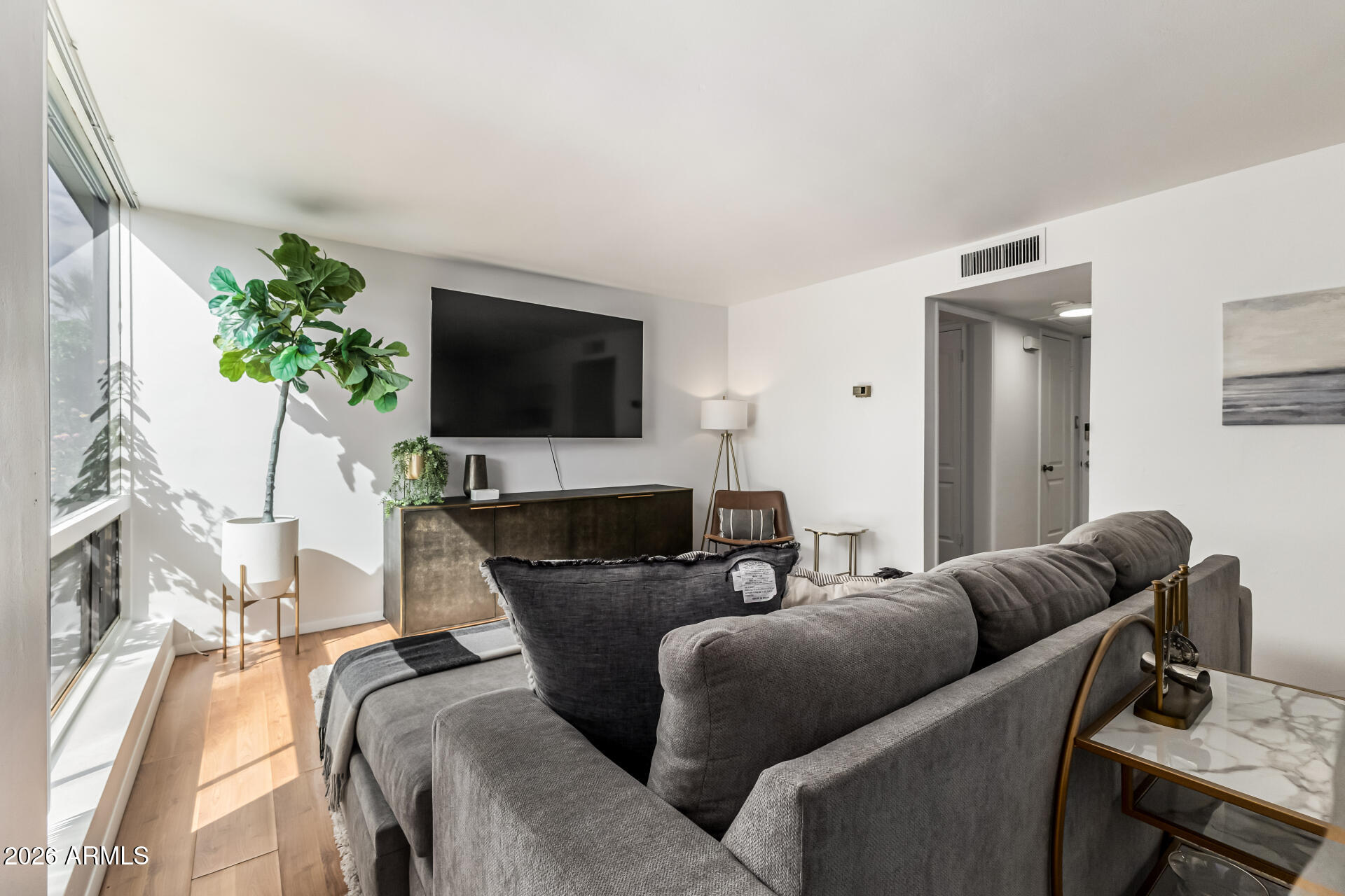 3242 East Camelback Road, Unit 102 Phoenix, AZ 85018 - Photo 5 of 24 05 - Camelback