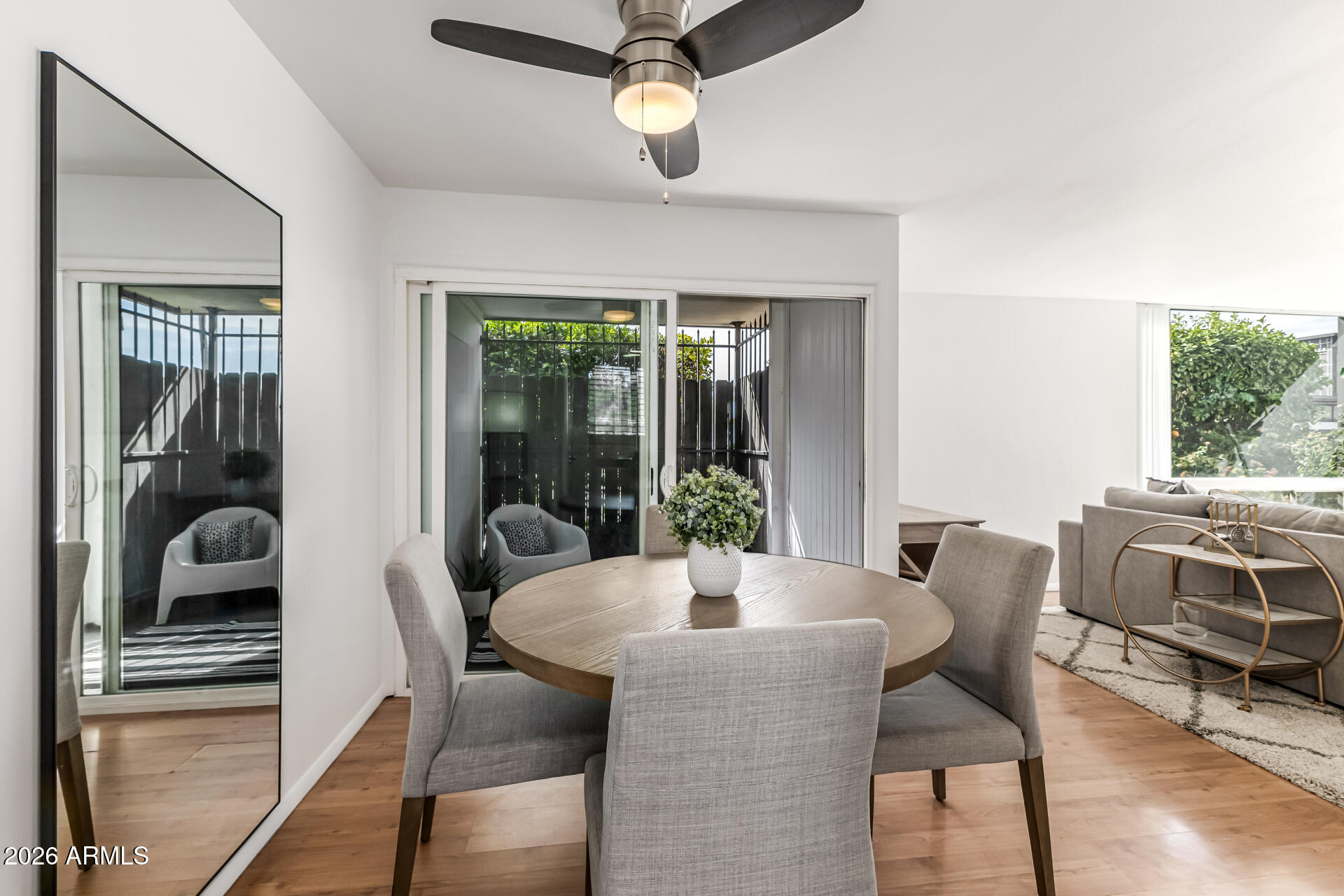 3242 East Camelback Road, Unit 102 Phoenix, AZ 85018 - Photo 9 of 24 09 - Camelback