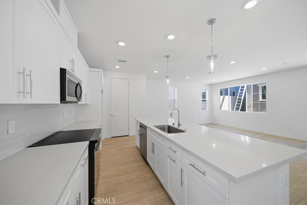 4838 West Beltramo Rnch Road Moorpark, CA 93021 - Photo 9 of 24 PHOTOS ARE OF MODEL MATCH AND HAVE BEEN VIRTUALLY STAGED - EXTERIOR AND INTERIOR FINISHES MAY VARY