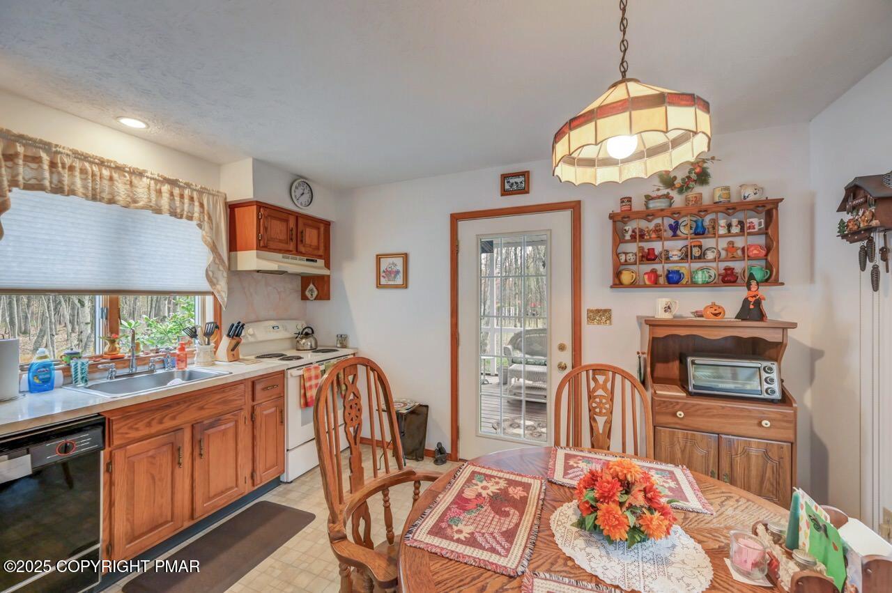 183 Panther Run Road Jim Thorpe, PA 18229 - Photo 16 of 59 a very nice looking room with a big bed and a chandelier