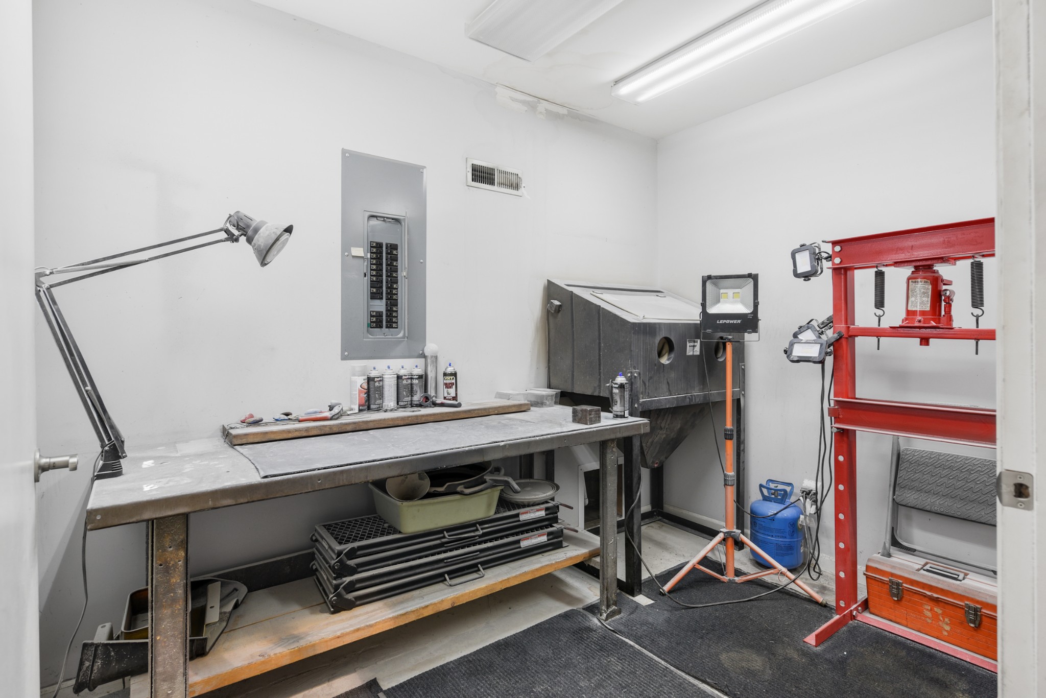 2650 McCrary Road Lebanon, TN 37090 - Photo 25 of 40 a view of hall way with furniture