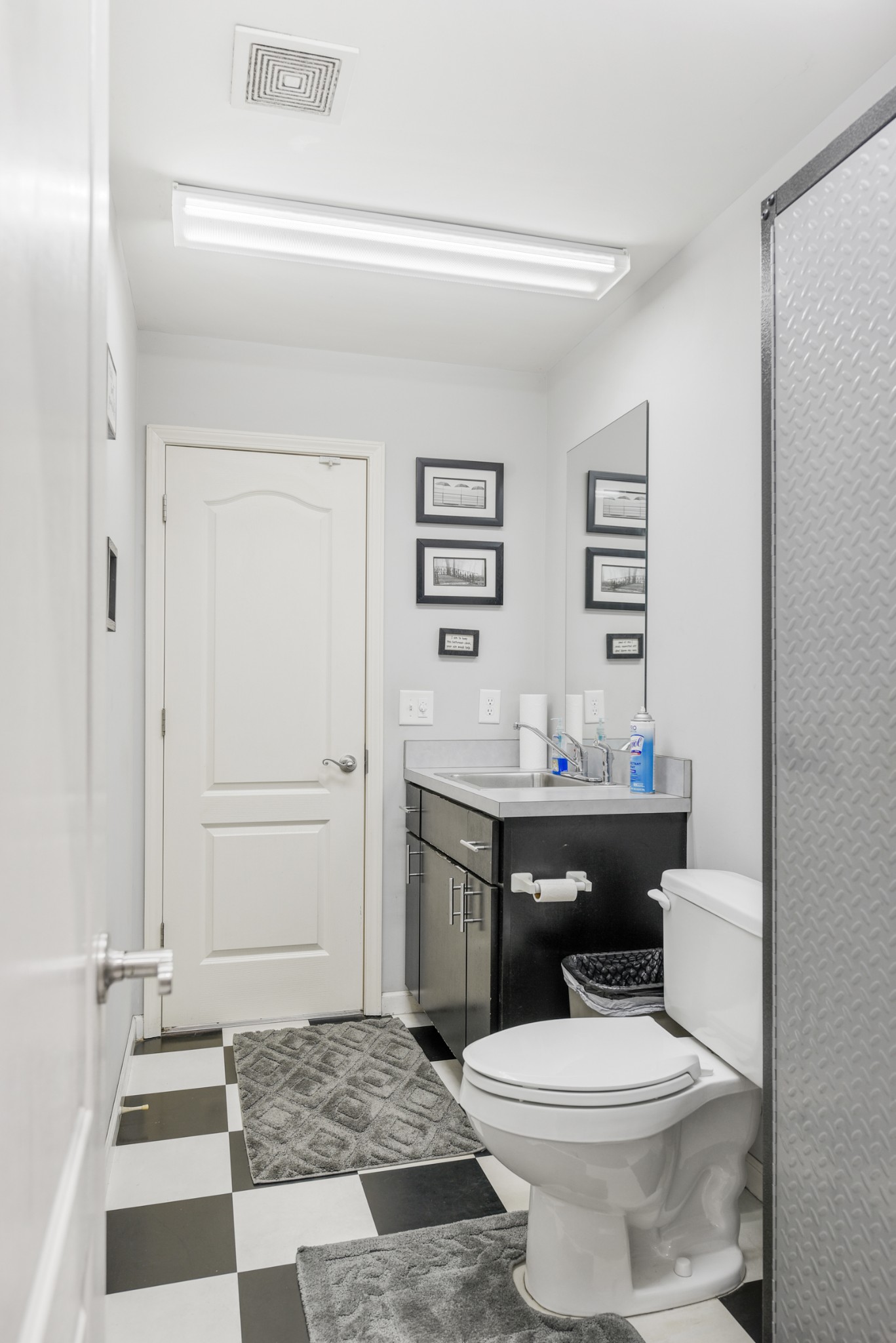 2650 McCrary Road Lebanon, TN 37090 - Photo 37 of 40 a bathroom with a toilet a sink and mirror
