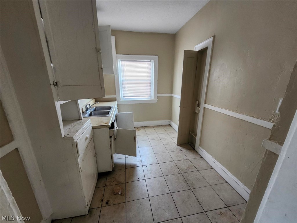 881 Eddy Road Cleveland, OH 44108 - Photo 24 of 36 Unit 9