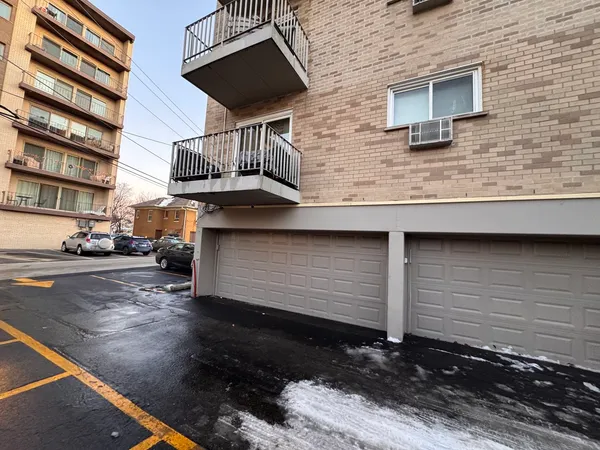 $129,000 | 300 Circle Avenue, Unit 3G, Forest Park, IL 60130
