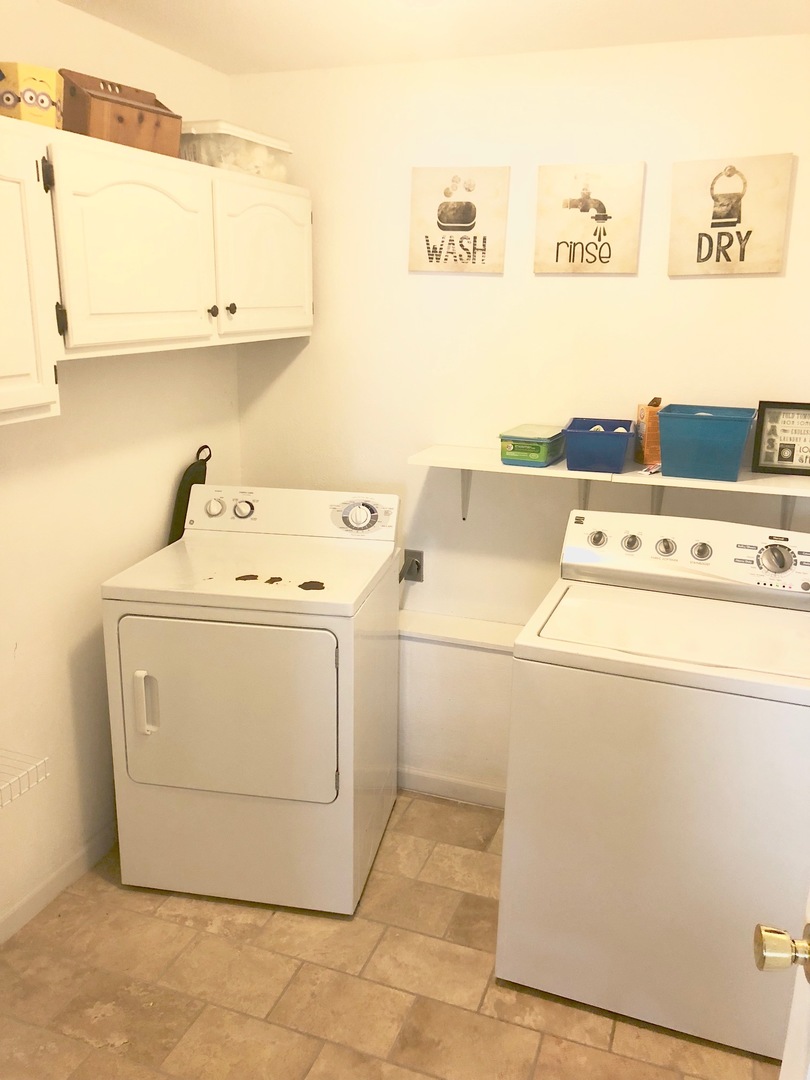 374 Rock Island Road Dixon, IL 61021 - Photo 14 of 20 a utility room with dryer and washer