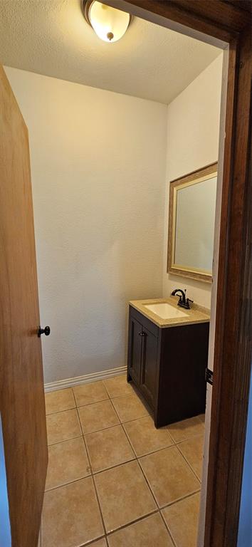 137 Oakview Gainesville, TX 76240 - Photo 11 of 37 First Floor Powder Room.